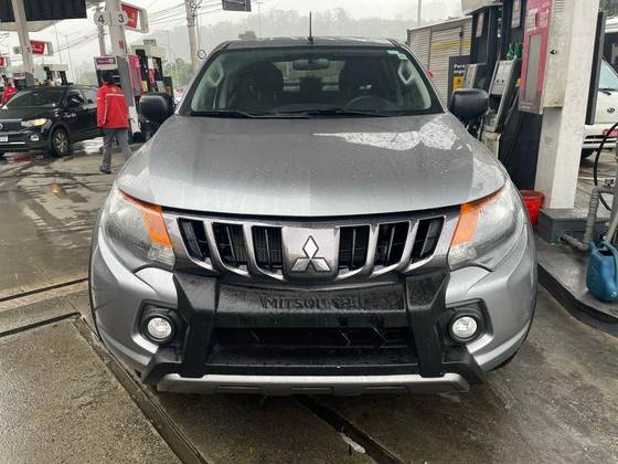 MITSUBISHI L200 TRITON 2.4 16V TURBO DIESEL OUTDOOR GLS CD 4X4 AUTOMÁTICO MITSUBISHI L200 TRITON 2.4 16V TURBO DIESEL OUTDOOR GLS CD 4X4 AUTOMÁTICO